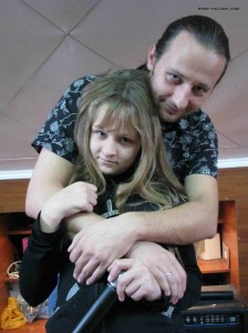 Дарья Пронина (вокал Цирилла), Евгений Пронин (гитара)