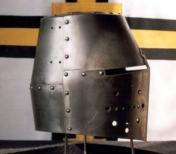 Helm1.jpg